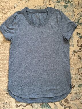 Women’s Athleta Workout Tee